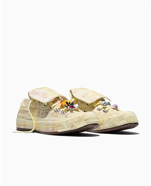 O Converse x Collina Strada Chuck 70 Cano Baixo Amarelo estava disponível por R$ 1.199,90, em edição limitada, no site da Converse no Brasil, até o fechamento desta matéria