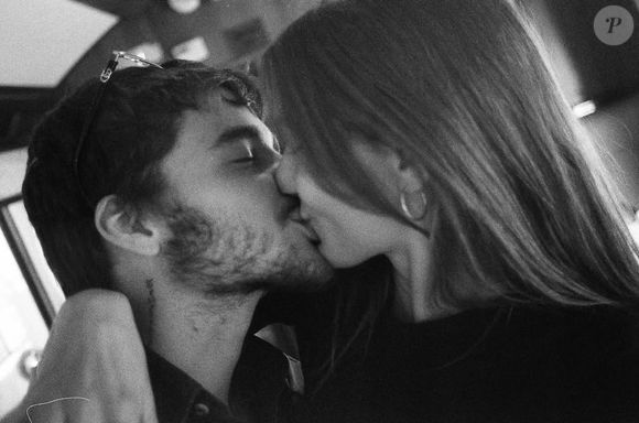 'A verdade é que nem nos meus maiores sonhos, viver ao seu lado seria TÃO BOM como tem sido nesses 4 anos. eu te amo meu amor, e cada dia mais, até a eternidade", se declarou o cantor.