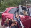 Vídeo emocionante mostra abraço de MC Poze com os filhos com Vivi Noronha, após tempo na prisão