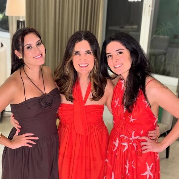 Fátima Bernardes e filha combinaram vestido vermelho para o Natal 2024