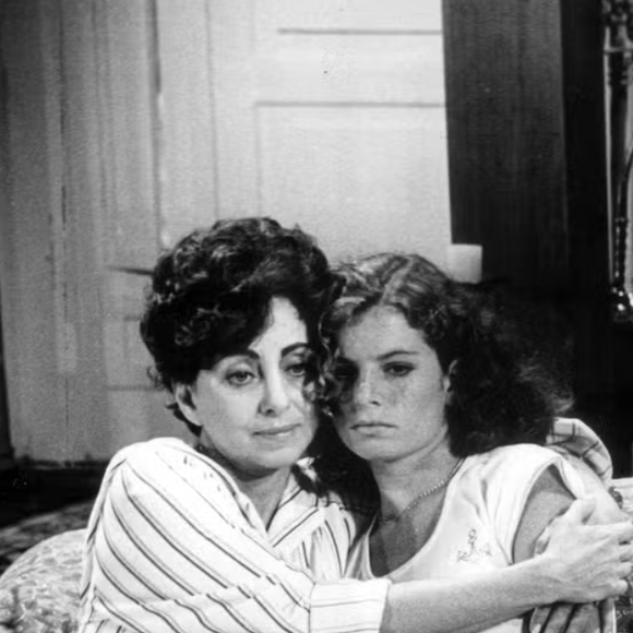 Vale Lembrar que Beatriz Segall e Debora Bloch também já se conheceram.