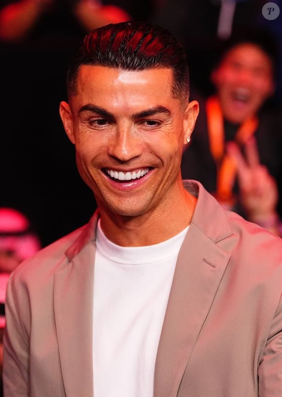 Enquanto isso... Cristiano Ronaldo tem ficado cada vez melhor com sua aparência