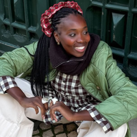 Muito além do branco básico: esses tênis New Balance 'sorvete de pistache' são o verdadeiro 'it-item' da Geração Z e ficam perfeitos com vestidos ou jorts