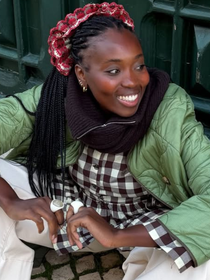 Muito além do branco básico: esses tênis New Balance 'sorvete de pistache' são o verdadeiro 'it-item' da Geração Z e ficam perfeitos com vestidos ou jorts