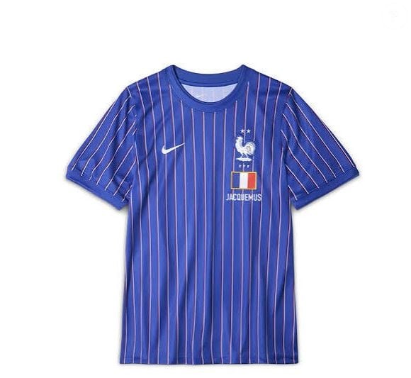 Camisa da França para a Copa 2026 tem estética 'casual e streetwear' e é assinada pelo estilista Jacquemus