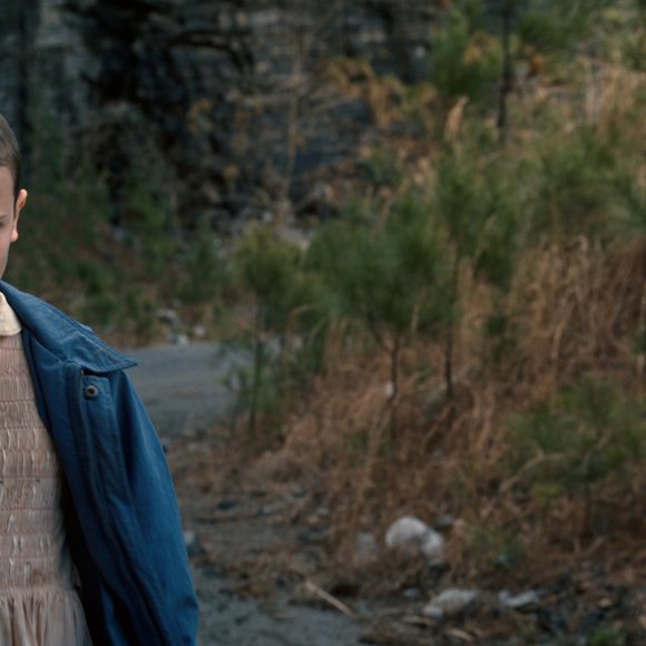 Em sua estreia, Millie Bobby Brown apareceu com o cabelo raspado e conquistou o público