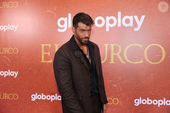 Galã de novelas turcas, Can Yaman desembarcou no Brasil no último domingo (23).