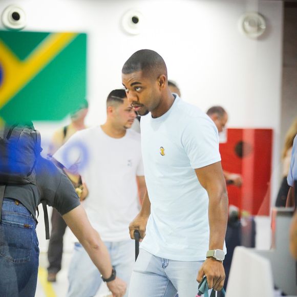 Davi Brito revelou gravidez da namorada, terminou namoro com ela e viu a jovem sofrer aborto espontâneo em menos de uma semana