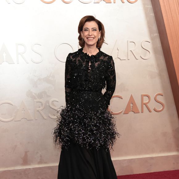 Fernanda Torres no Oscar 2025: elege look preto e exclusivo da marca francesa Chanel