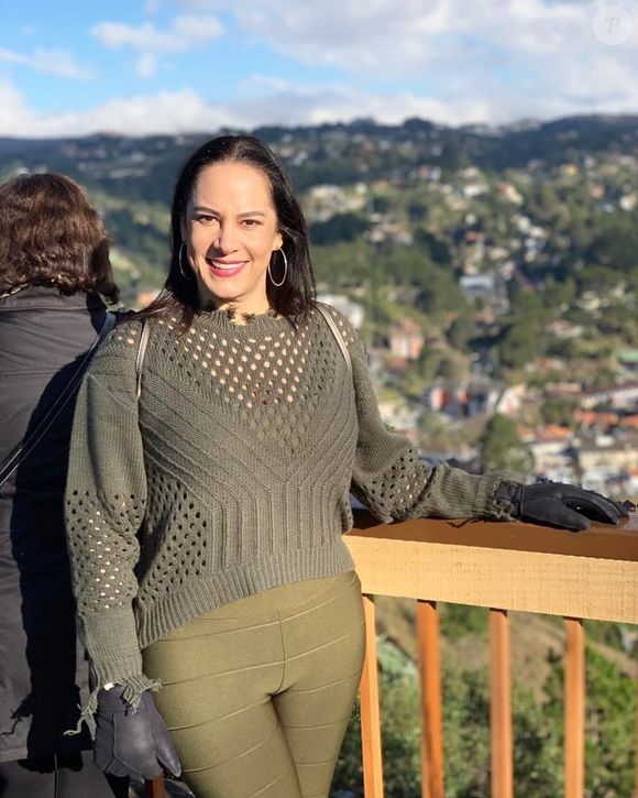 Já em suas viagens, Silvia Abravanel costuma apostar em uma moda mais elegante