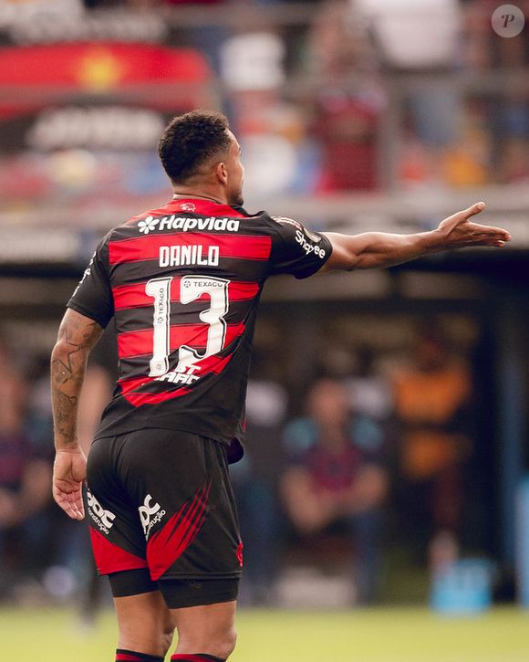 Danilo, do Flamengo, comemora seu gol do título da Libertadores-2025