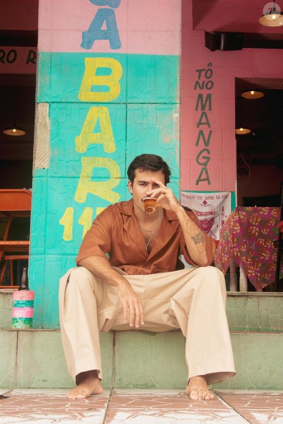 Com influências de pop, R&B e MPB, primeiro single de Mateus Pires fala dos momentos pessoais em sua vida pessoal e algumas recaídas que viveu