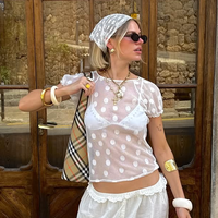 Eu não tinha me rendido à moda dos perfumes árabes até experimentar este perfume de flores brancas, que tem um cheiro de mulher rica e todo mundo adora