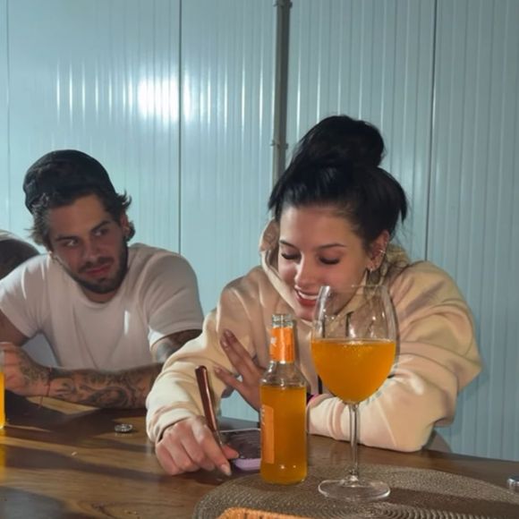 Ana Castela e Zé Felipe trocaram muitos olhares durante todo o tempo