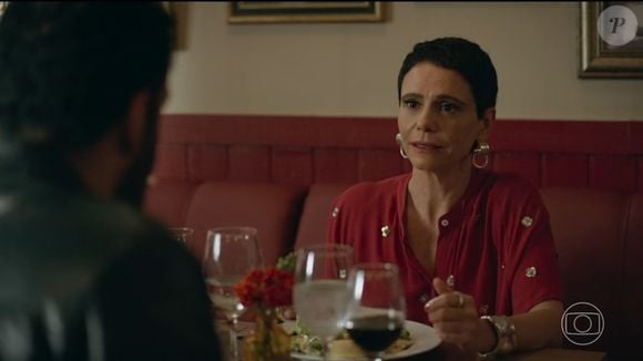 Celina (Malu Galli) fica mal quando Estéban (Caco Ciocler) lhe diz que precisa de um tempo.