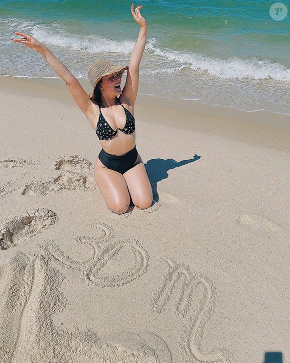 Larissa Manoela é fã de biquíni hot pants, o famoso cintura alta.