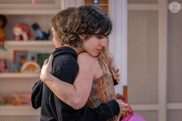 Nina (Flora Camolese) e Filipa (Claudia Abreu) se reencontraram depois de muito tempo separadas