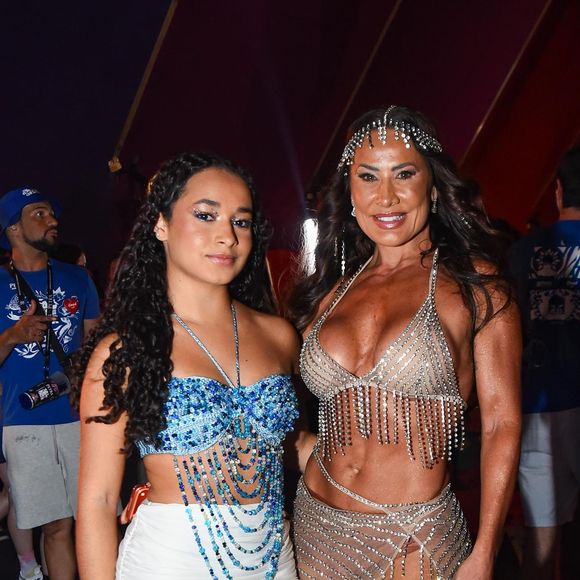 Scheila Carvalho ao lado da filha, Giulia, de 15 anos, no Camarote Salvador