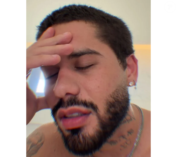 Zé Felipe responde sobre o Dia dos Namorados e sobre a possibilidade de estar vivendo um novo relacionamento: “Sozinho, né? Estou sozinho. Eu acho que, não sei o que está acontecendo, que o povo está com medo de me namorar. Não tem ninguém”.