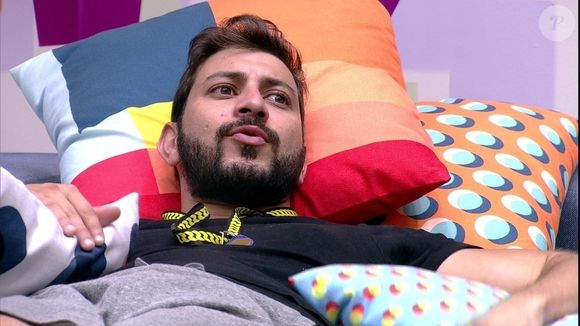 Caio foi relembrado por internautas que o acharam muito parecido com novo participante do 'BBB 25'