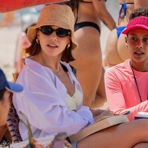 A clássica cena de Maria de Fátima (Bella Campos) humilhando a mãe que vende sanduíches na praia irá ao ar no capítulo de 11 de abril; saiba como será