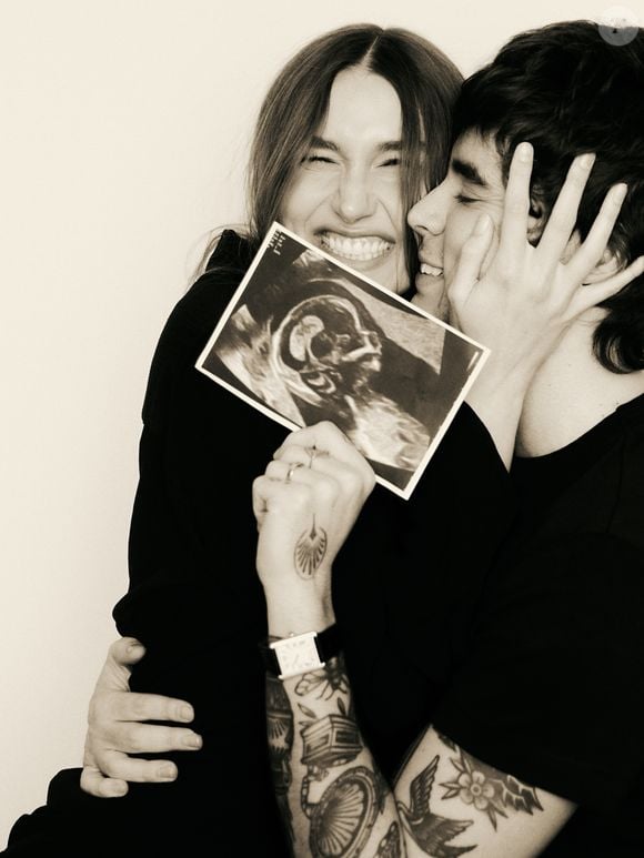 Sasha Meneghel anunciou a primeira gravidez em 29 de outubro de 2026, em fotos românticas ao lado do marido, João Lucas