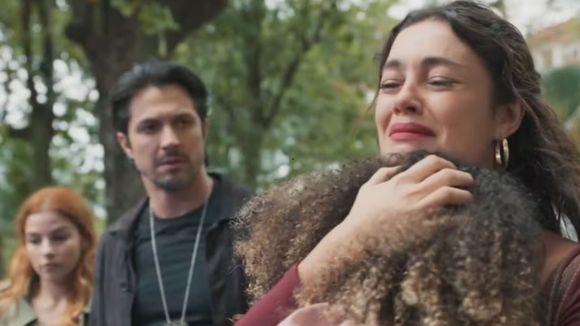 Corrida pelo bebê de Joélly chega ao fim em 'Três Graças': Paulinho mata a charada com detalhe surpreendente e parte em busca da criança