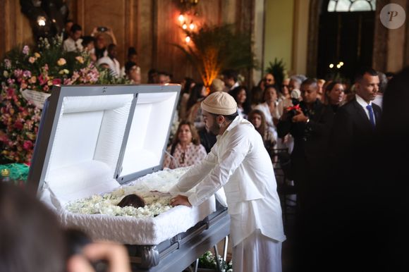 Corpo de Preta Gil foi velado no Theatro Municipal do Rio e despedida do filho, Francisco Gil, à cantora foi emocionante