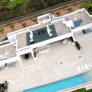 Mansão de Messi tem uma piscina de 92 metros quadrados e custou cerca de 11 milhões de euros (R$ 65,9 milhões na cotação atual)