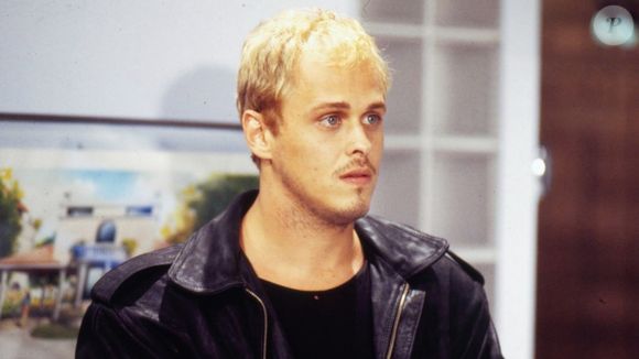 'A Viagem' gira em torno de Alexandre (Guilherme Fontes), um jovem que tira a própria vida e busca vingança contra todos no plano espiritual