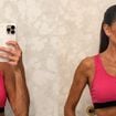 Deborah Secco, aos 46 anos, deixou a academia para treinar em casa; especialista reforça eficácia: 'Quando o treino deixa de ser um sacrifício logístico, a constância aparece'