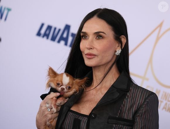 Rosto de Demi Moore mais jovem gerou comentários de que ela pudesse ter feito procedimentos estéticos