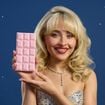 Qual é o perfume de Sabrina Carpenter? Essas 8 fragrâncias vão encantar toda mulher fã de notas gourmand e são assinadas pela atração do Lollapalooza 2026