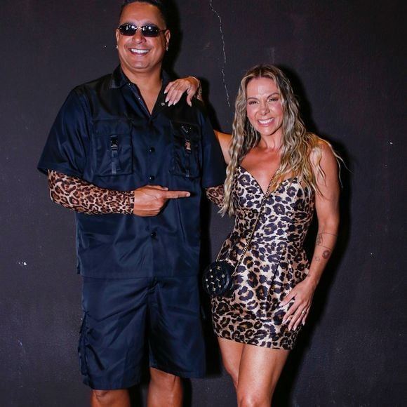 Xanddy e Carla Perez se jogaram no animal print para a festa - com destaque para o vestido curto da dançarina