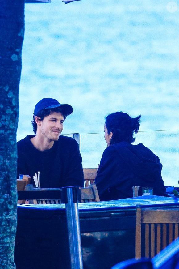 Bruna Marquezine e Shawn Mendes namoram há quase um ano