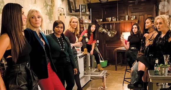 Para colocar seu plano em prática, ela reúne um time com outras 7 mulheres, cada uma com sua especialidade