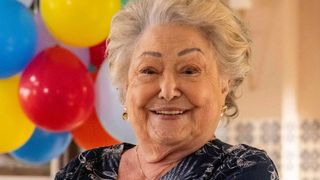 'Não conseguia pagar o condomínio': após crise financeira, Suely Franco recebe 'presente' disputado da Globo durante indicação a prêmio de MELHOR ATRIZ