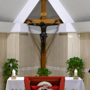 Velório de Papa Francisco: segundo a CNN, autoridades passaram a pedir que os visitantes guardassem os celulares e não tirassem fotos do caixão