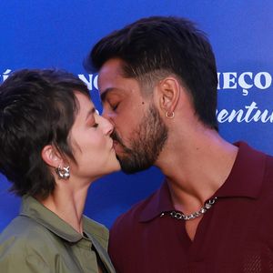 Agatha Moreira e Rodrigo Simas: namorados, trocaram carinho em lançamento de filme do ator