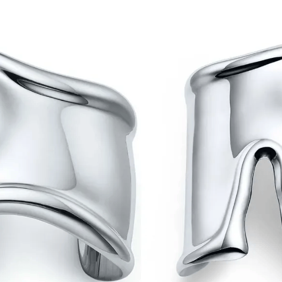 Joias usadas por Tia Celina (Malu Galli) custam até R$ 292 mil e foram assinadas pela designer Elsa Peretti para a Tiffany & Co.