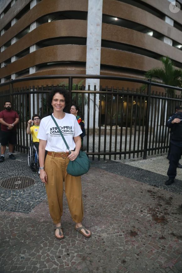 Os famosos usaram branco no Ato Musical pela Democracia, em Copacabana
