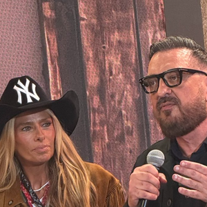 Adriane Galisteu e Rodrigo Carelli participaram da coletiva de lançamento de A Fazenda 18 nesta quinta-feira (10)