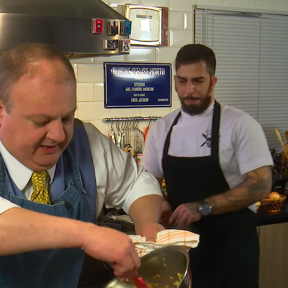 Um segredo é cozinhar o arroz com a água do cozimento da lentilha, que acrescenta ainda mais sabor