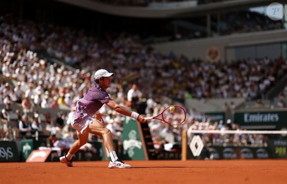 Segundo informações divulgadas pela organização do torneio, o brasileiro de apenas 19 anos se tornou o tenista mais jovem da história a vencer o sérvio em partidas de Grand Slam, superando uma marca que antes pertencia a Rafael Nadal