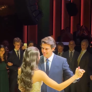 Isabella dançou a tradicional valsa com o pai, Kaká