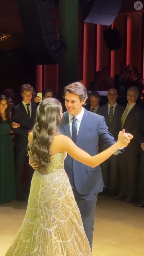 Isabella dançou a tradicional valsa com o pai, Kaká