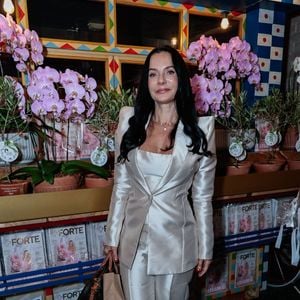Júlia Pereira foi uma das convidadas da festa de aniversário de 50 anos de Karina Bacchi