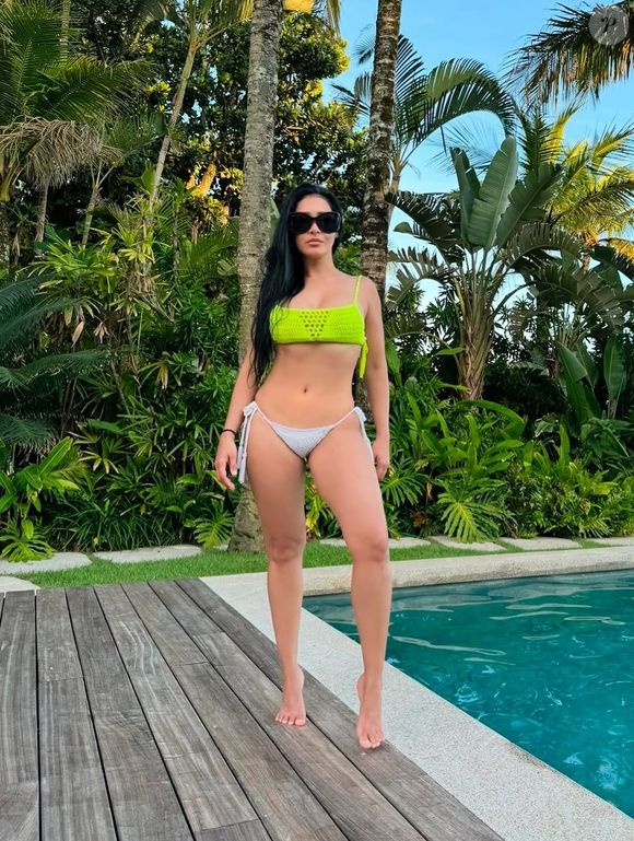 Simaria apareceu só de biquíni em uma postagem no Instagram neste domingo (15)