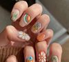 Muito popular no verão coreano, as Jelly Nails tem efeito de gelatina ou vidro