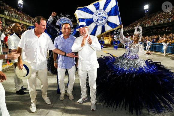 Carnaval 2026: Lula não desfilou pela Acadêmicos de Niterói em enredo sobre sua vida, mas chegou a pisar na Sapucaí durante a apresentação da escola